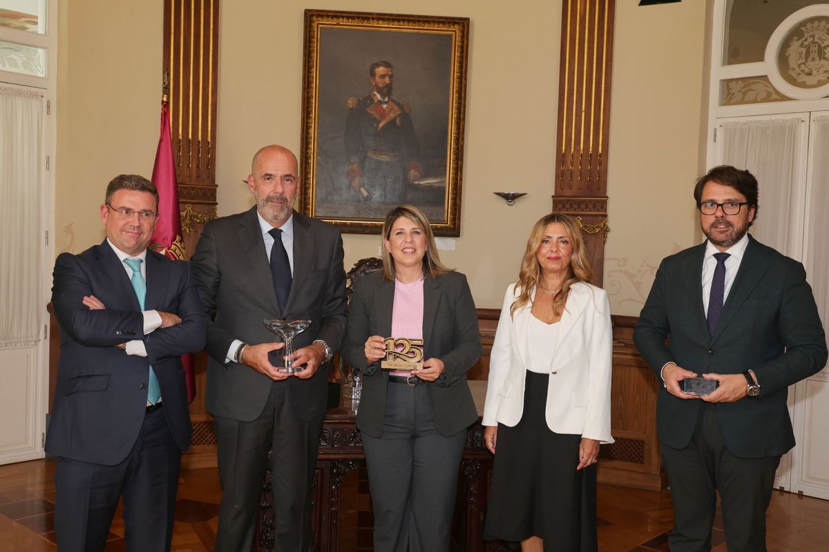 Visita de representantes de Grupo Huertas con motivo de su 125 aniversario